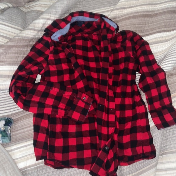 Pack of Two Fall Flannels sizes Small and Medium, both fit like mediums - Picture 5 of 5